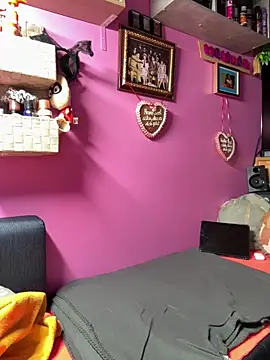 Snapshot of sexymelli18 chatting on 11/26/25, 06:20 sexymelli18 online show from 11/26/25, 06:20