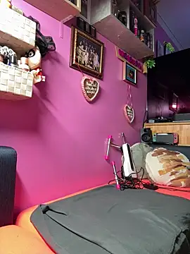 Snapshot of sexymelli18 chatting on 12/02/25, 06:25 sexymelli18 online show from 12/02/25, 06:25