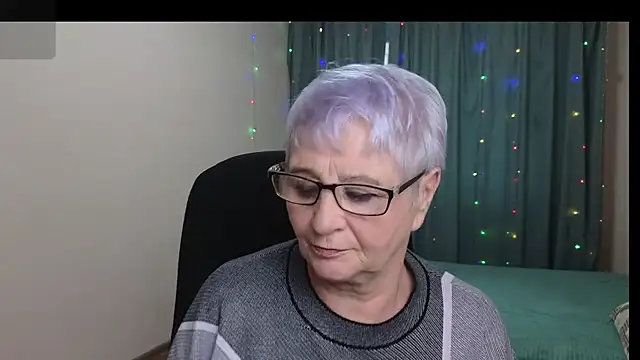 Snapshot of Sandra_Snowflake chatting on 11/05/25, 11:32 Sandra Snowflake online show from 11/05/25, 11:32