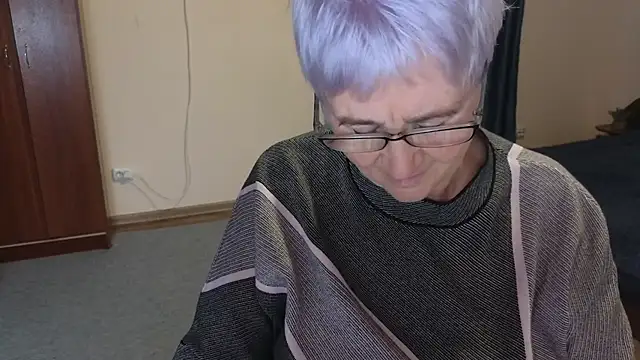 Snapshot of Sandra_Snowflake chatting on 11/06/25, 12:06 Sandra Snowflake online show from 11/06/25, 12:06