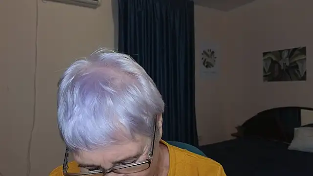 Snapshot of Sandra_Snowflake chatting on 11/12/25, 11:10 Sandra Snowflake online show from 11/12/25, 11:10