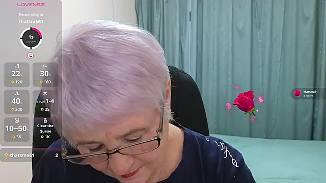 Snapshot of Sandra_Snowflake chatting on 11/28/25, 12:30 Sandra Snowflake online show from 11/28/25, 12:30
