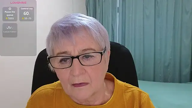 Snapshot of Sandra_Snowflake chatting on 11/29/25, 11:57 Sandra Snowflake online show from 11/29/25, 11:57