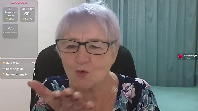 Snapshot of Sandra_Snowflake chatting on 12/01/25, 04:39 Sandra Snowflake online show from 12/01/25, 04:39