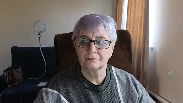 Snapshot of Sandra_Snowflake chatting on 04/28/26, 04:17 Sandra Snowflake online show from 04/28/26, 04:17