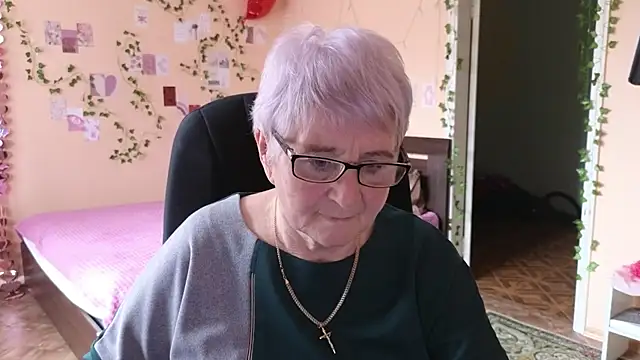 Snapshot of Sandra_Snowflake chatting on 04/30/26, 11:05 Sandra Snowflake online show from 04/30/26, 11:05