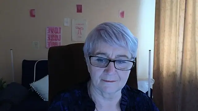 Snapshot of Sandra_Snowflake chatting on 05/08/26, 12:10 Sandra Snowflake online show from 05/08/26, 12:10