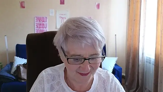 Snapshot of Sandra_Snowflake chatting on 05/19/26, 03:57 Sandra Snowflake online show from 05/19/26, 03:57