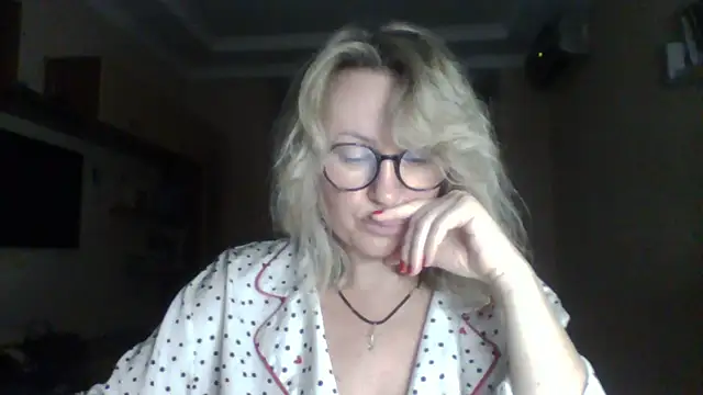 Snapshot of Mary888x chatting on 10/11/25, 06:17 Mary888x online show from 10/11/25, 06:17