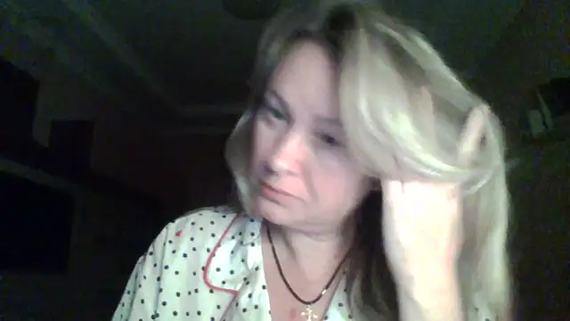 Snapshot of Mary888x chatting on 12/18/25, 09:43 Mary888x online show from 12/18/25, 09:43