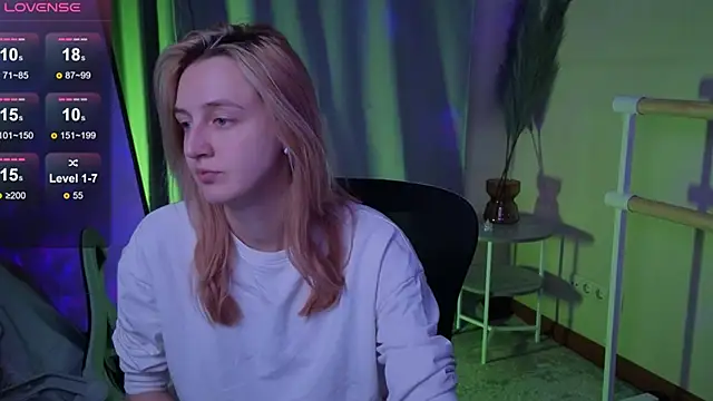 Snapshot of aishiro chatting on 11/28/25, 09:12 aishiro online show from 11/28/25, 09:12