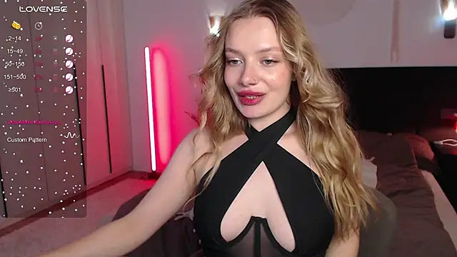 LunaticaBae online show from 03/04/25, 03:55