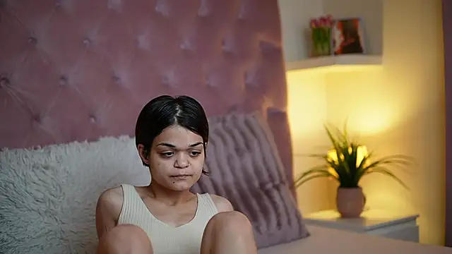 Snapshot of MaiaMini chatting on 09/22/25, 06:43 MaiaMini online show from 09/22/25, 06:43