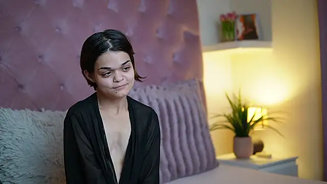 Snapshot of MaiaMini chatting on 10/19/25, 07:03 MaiaMini online show from 10/19/25, 07:03