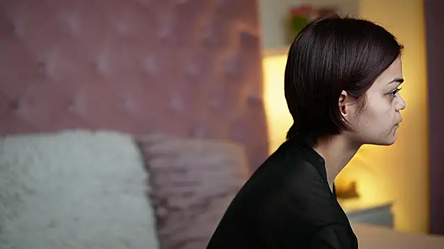 Snapshot of MaiaMini chatting on 10/29/25, 12:02 MaiaMini online show from 10/29/25, 12:02