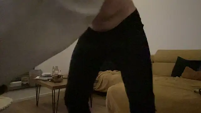 Snapshot of larsfrommars1992 chatting on 02/16/25, 05:37 larsfrommars1992 online show from 02/16/25, 05:37