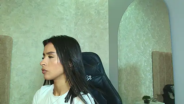 Snapshot of katia_foxxx_ chatting on 05/26/26, 05:31 katia foxxx online show from 05/26/26, 05:31