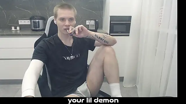 Snapshot of yourlildemon chatting on 02/20/26, 07:03 yourlildemon online show from 02/20/26, 07:03