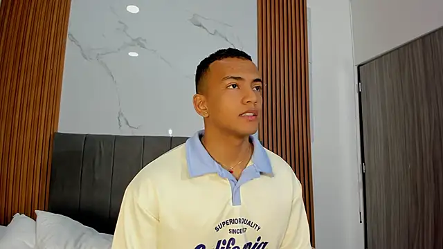 Rafa2004Cruz online show from 10/12/25, 02:49