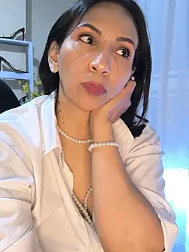 Mrsvictoriaaa online show from 06/08/26, 08:53