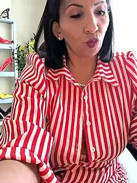 Mrsvictoriaaa online show from 06/11/26, 07:34