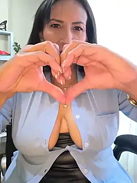 Mrsvictoriaaa online show from 06/12/26, 07:46