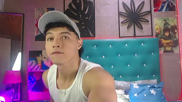 Snapshot of LiamAndrewzz chatting on 09/21/25, 04:19 LiamAndrewzz online show from 09/21/25, 04:19