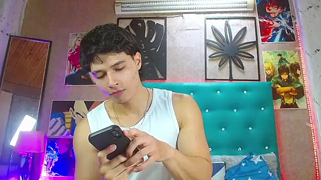 Snapshot of LiamAndrewzz chatting on 10/30/25, 06:19 LiamAndrewzz online show from 10/30/25, 06:19