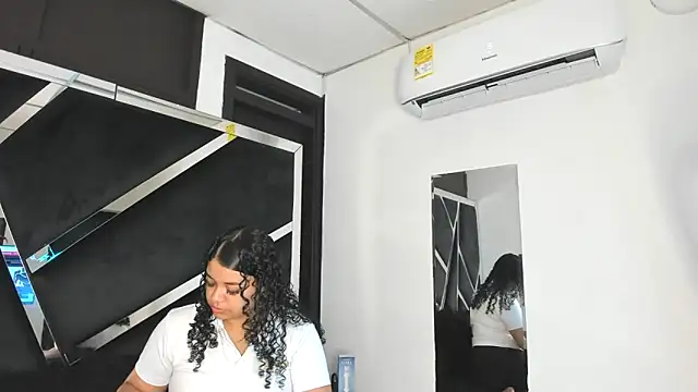 Snapshot of Rubyxht chatting on 11/21/25, 12:37 Rubyxht online show from 11/21/25, 12:37