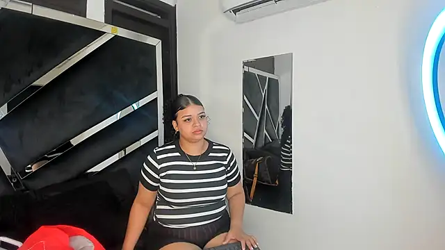 Snapshot of Rubyxht chatting on 12/14/25, 12:32 Rubyxht online show from 12/14/25, 12:32