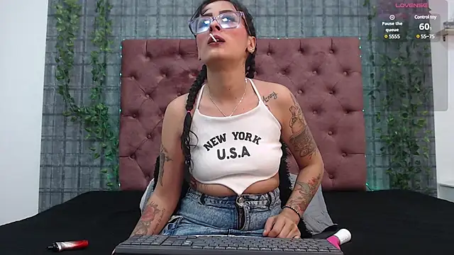 Mia  coluccy online show from 02/17/25, 03:04