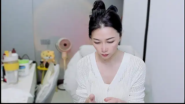 Snapshot of A_dabo chatting on 11/25/25, 03:12 A dabo online show from 11/25/25, 03:12