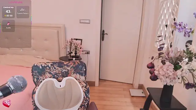 Snapshot of Tingdie chatting on 11/13/25, 10:08 Tingdie online show from 11/13/25, 10:08