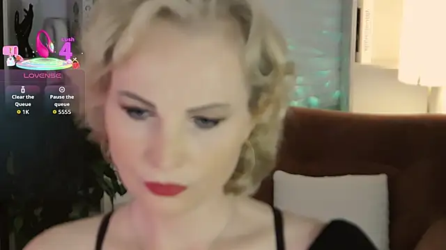 Snapshot of Sandra_Kind chatting on 09/30/25, 05:34 Sandra Kind online show from 09/30/25, 05:34