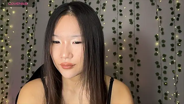 Snapshot of Asian_Vi chatting on 10/18/25, 02:18 Asian Vi online show from 10/18/25, 02:18