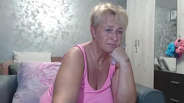 Snapshot of RosesandLillies chatting on 09/17/25, 05:25 RosesandLillies online show from 09/17/25, 05:25