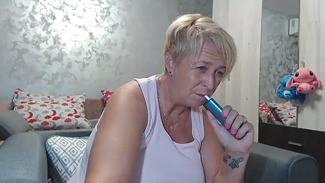 Snapshot of RosesandLillies chatting on 09/24/25, 05:16 RosesandLillies online show from 09/24/25, 05:16