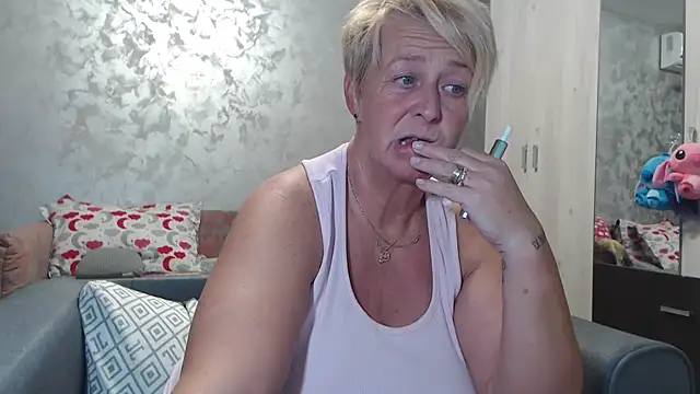 Snapshot of RosesandLillies chatting on 09/26/25, 04:44 RosesandLillies online show from 09/26/25, 04:44