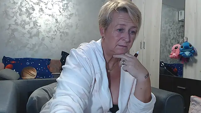 Snapshot of RosesandLillies chatting on 10/09/25, 03:54 RosesandLillies online show from 10/09/25, 03:54