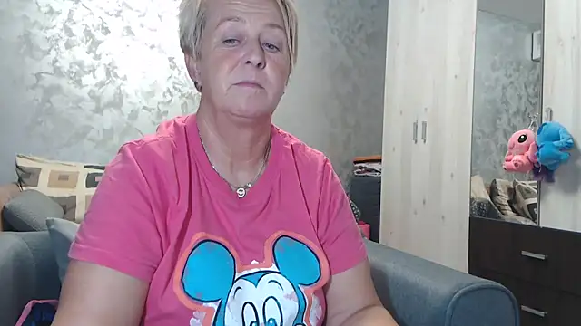 Snapshot of RosesandLillies chatting on 10/11/25, 04:49 RosesandLillies online show from 10/11/25, 04:49