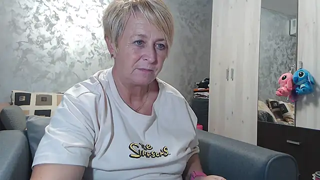 Snapshot of RosesandLillies chatting on 10/15/25, 04:07 RosesandLillies online show from 10/15/25, 04:07