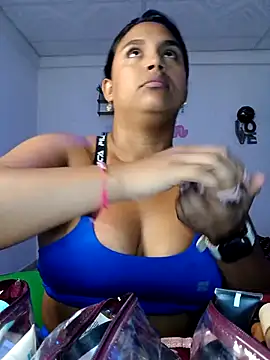 Snapshot of victoria_roussee chatting on 10/19/25, 11:22 victoria roussee online show from 10/19/25, 11:22