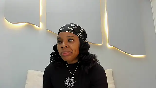 Snapshot of EmilyDiaaz chatting on 04/20/26, 12:30 EmilyDiaaz online show from 04/20/26, 12:30