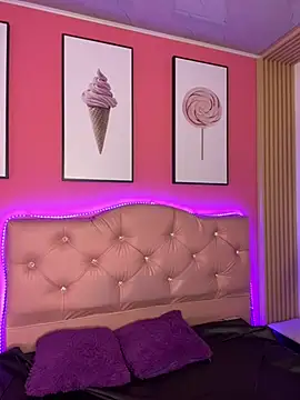 Snapshot of Emily-teen chatting on 02/27/25, 04:32 Emily-teen online show from 02/27/25, 04:32