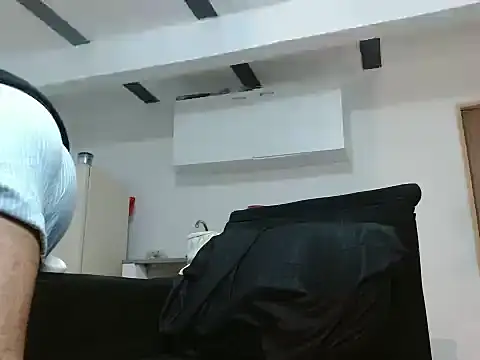 Snapshot of AngelHil chatting on 09/09/25, 02:22 AngelHil online show from 09/09/25, 02:22