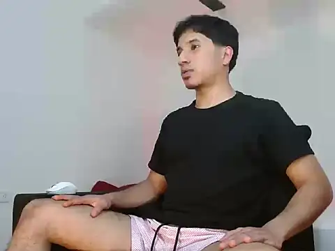 Snapshot of AngelHil chatting on 10/27/25, 04:16 AngelHil online show from 10/27/25, 04:16