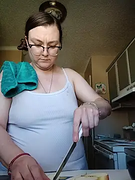 HTXBELLE online show from 10/31/25, 07:26