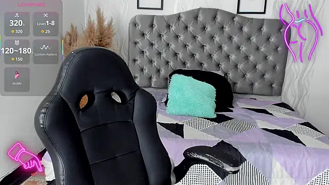 Snapshot of Kath_latorre chatting on 11/12/25, 01:11 Kath latorre online show from 11/12/25, 01:11