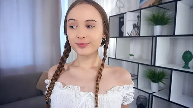 QuennaCoote online show from 09/17/25, 06:59