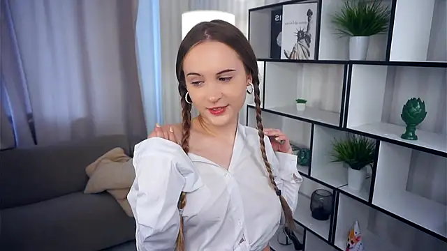 QuennaCoote online show from 10/11/25, 08:02